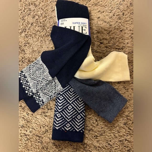 Muk Luks Women Unopened pair of boot socks (pack of 4) NWT Sizes 4-10
